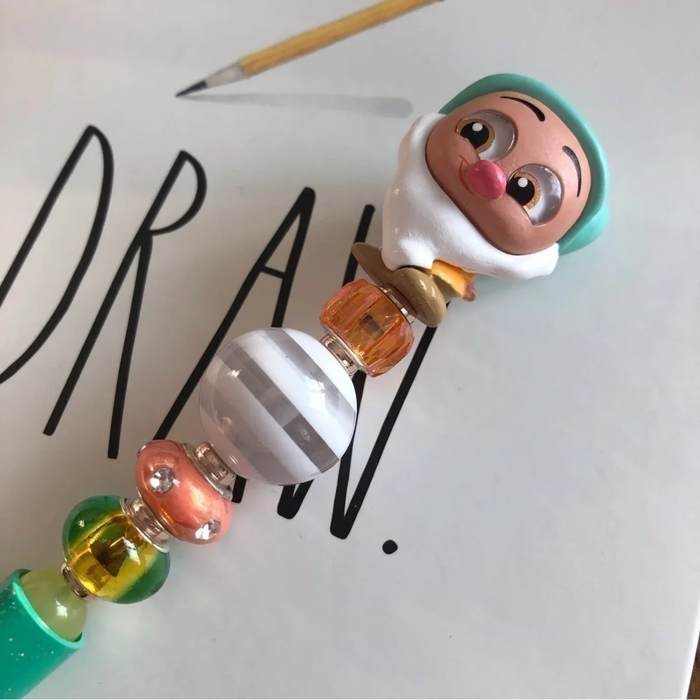 Disney Doorables: Snow White and the Seven Dwarfs: Bashful handmade beaded pen